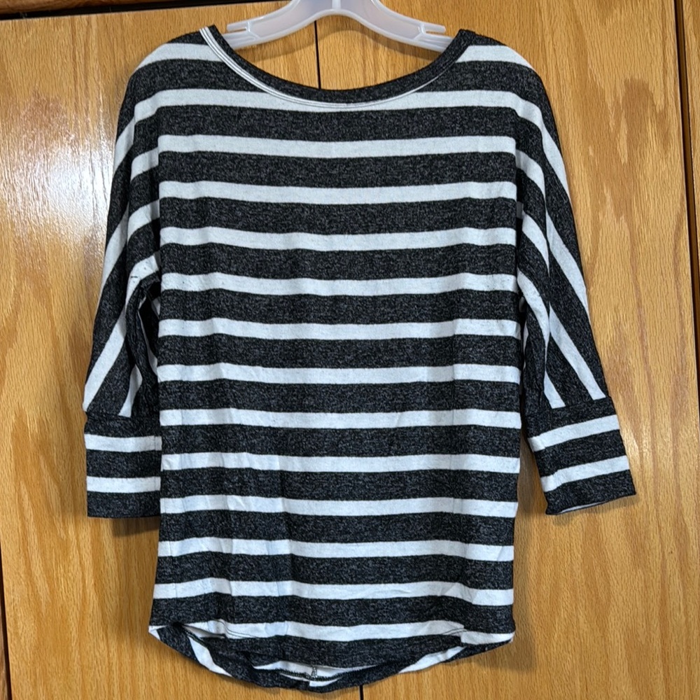 Women’s medium Mix by 41 Hawthorne brand Striped Black and White 3/4 Sleeve Top